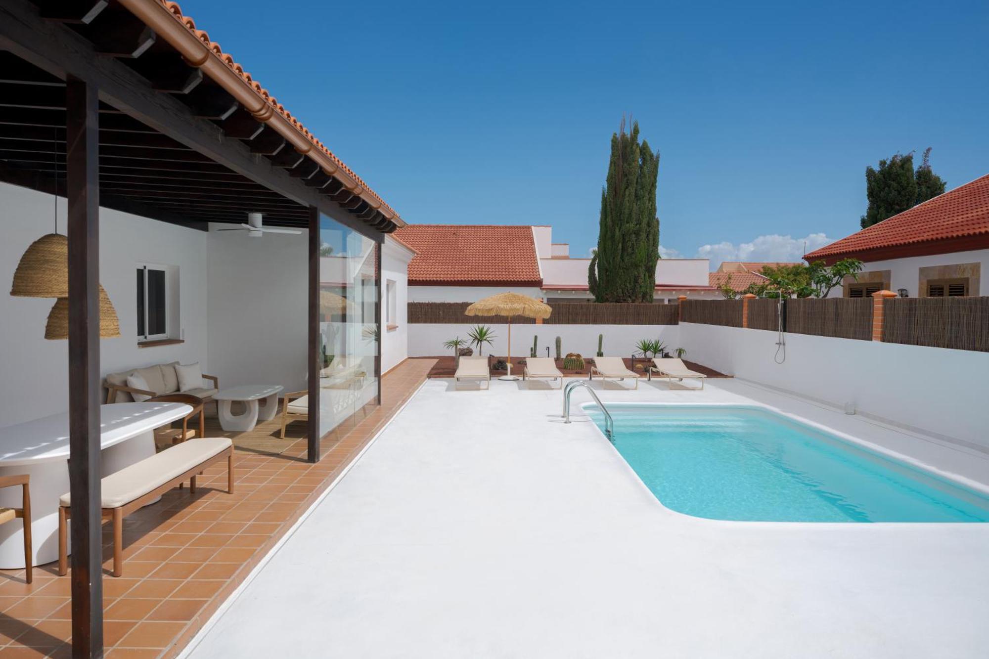 Hikari - Design House With Heated Pool In Villa
