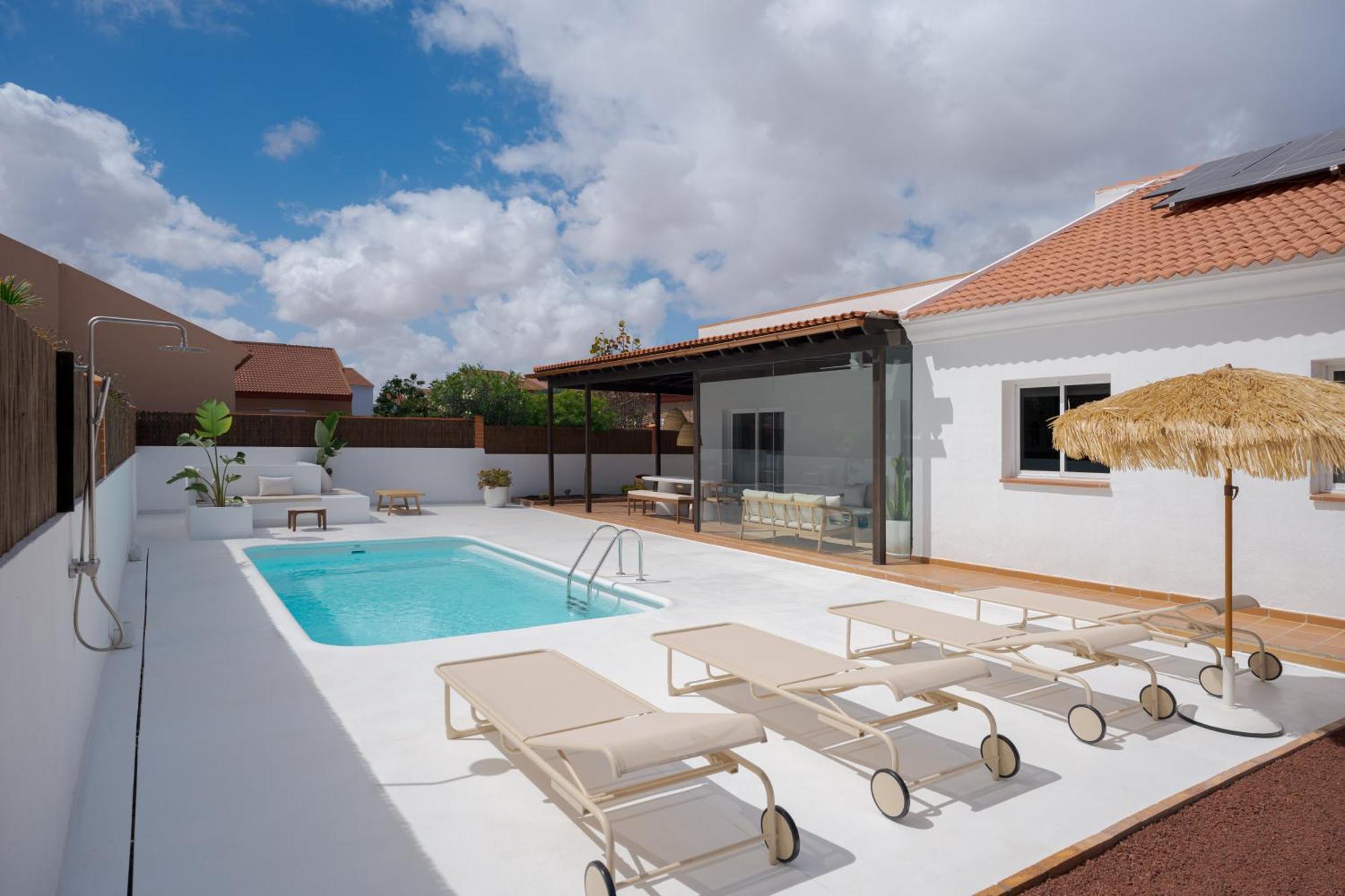Villa Hikari - Design House With Heated Pool In